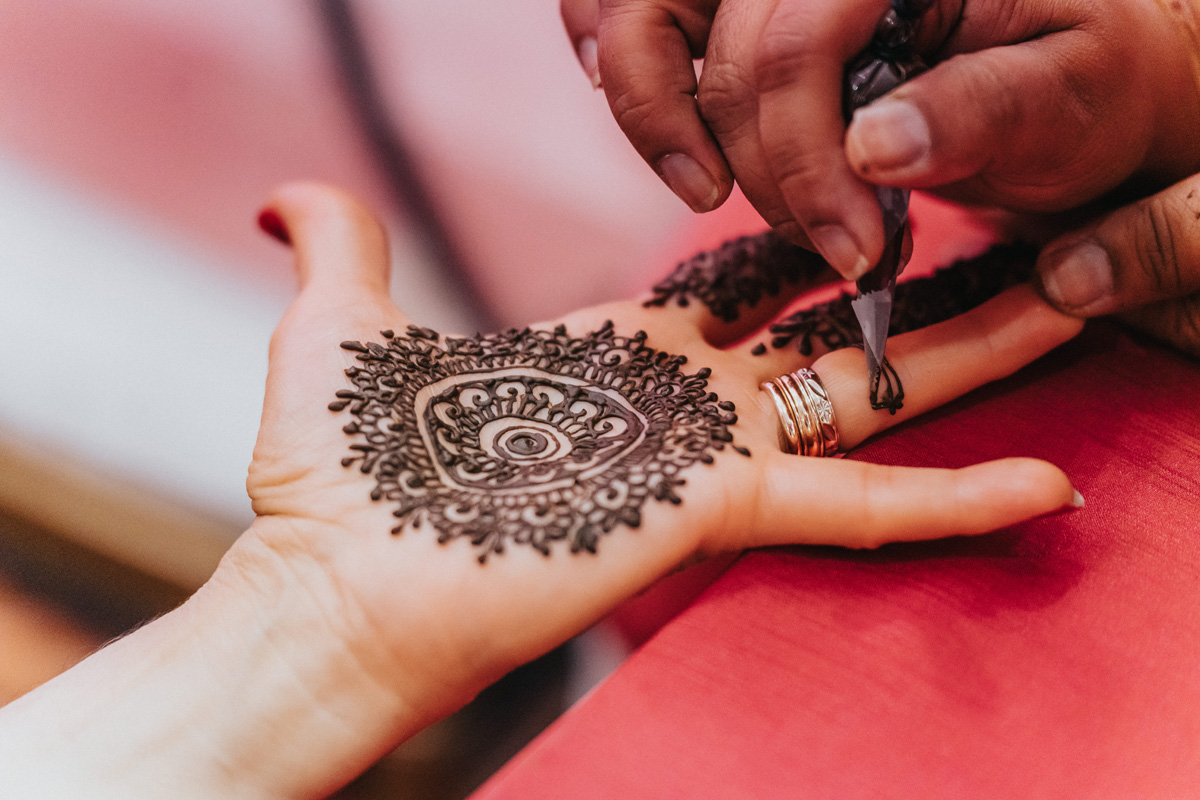 ptaufiq-indian-wedding-gotham hall-new york-mehndi 6