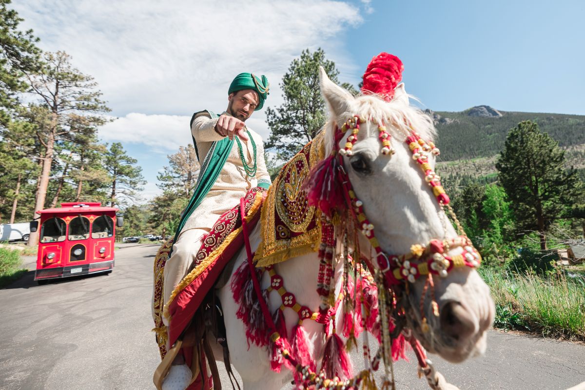 ptaufiq-Indian-wedding-Della Terra Mountain Chateau- Colorado-baraat 5