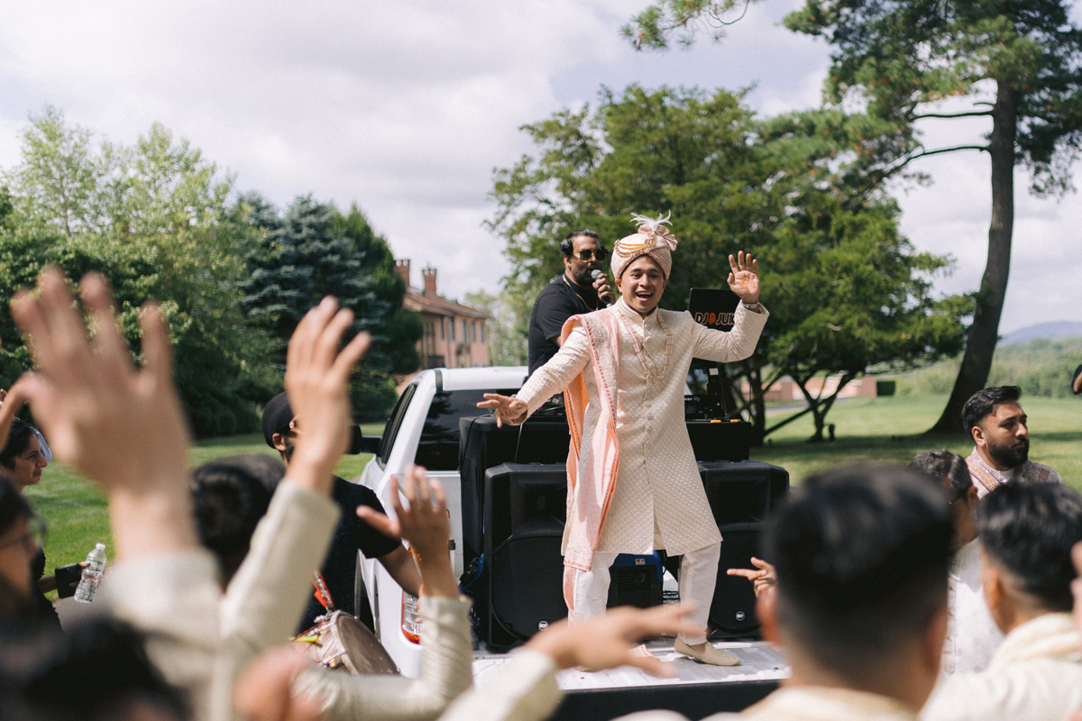 ptaufiq-indian-wedding-Glenmere Mansion-New York-Baraat 3